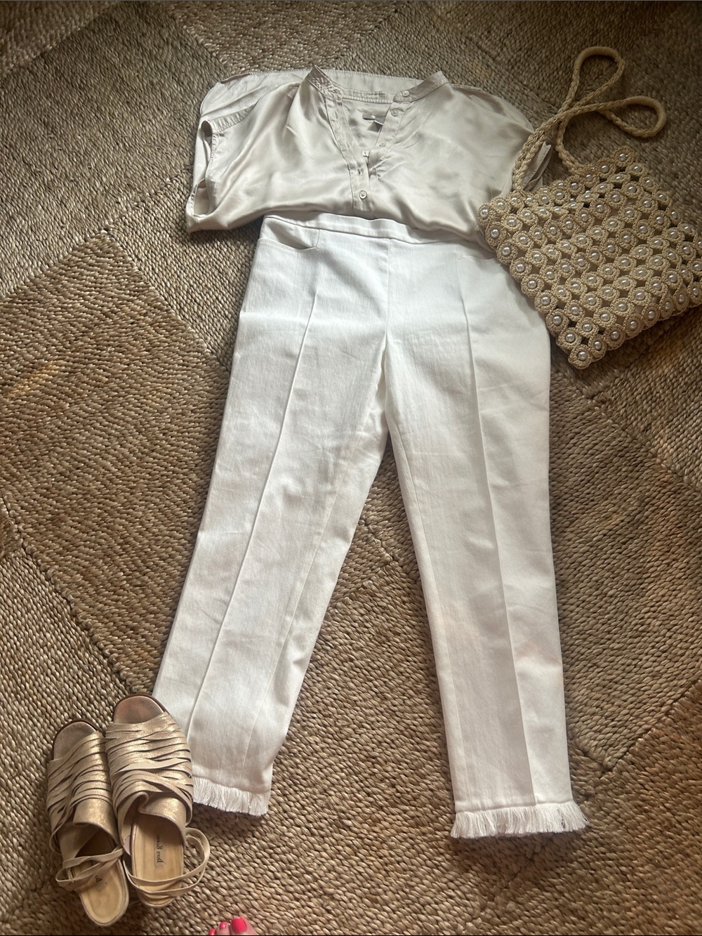 Arkis Punto Women's White Ankle-Length Tapered Pants very slimming cut.